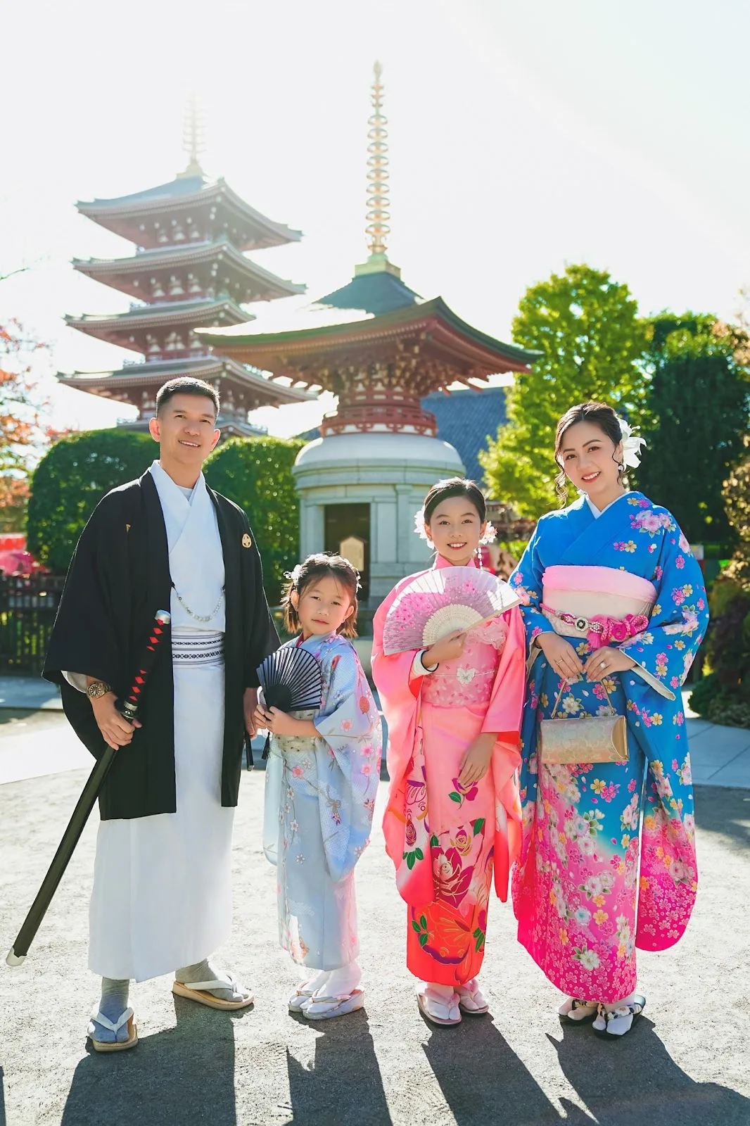 Parents and three children in kimono in front of the Five-Storied Pagoda, Asakusa