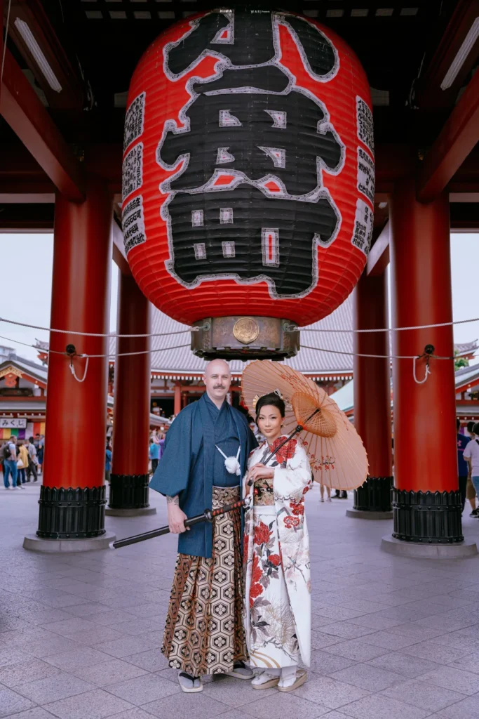 Couple in kimono under the giant red lantern of Hozomon Gate, Sensoji Temple, Asakusa